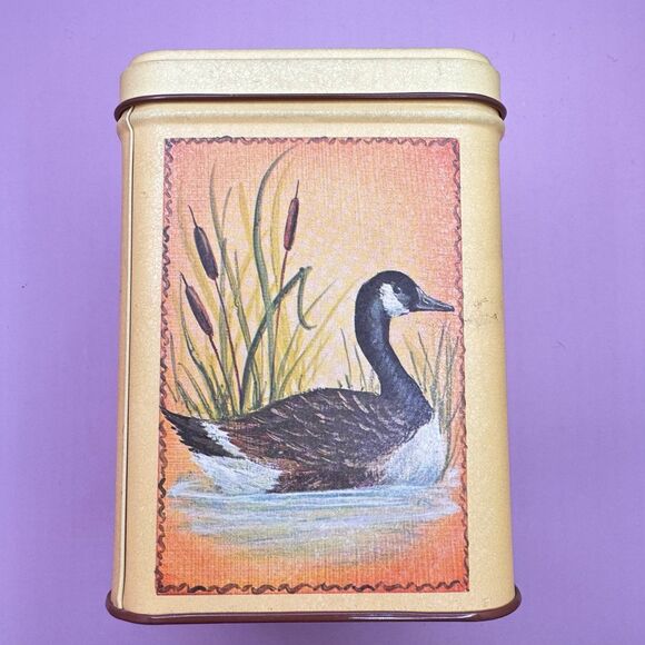 Century Resource Vintage Collector
Tin Canister Mallard Duck Cattails (Bx 3) - Picture 10 of 11